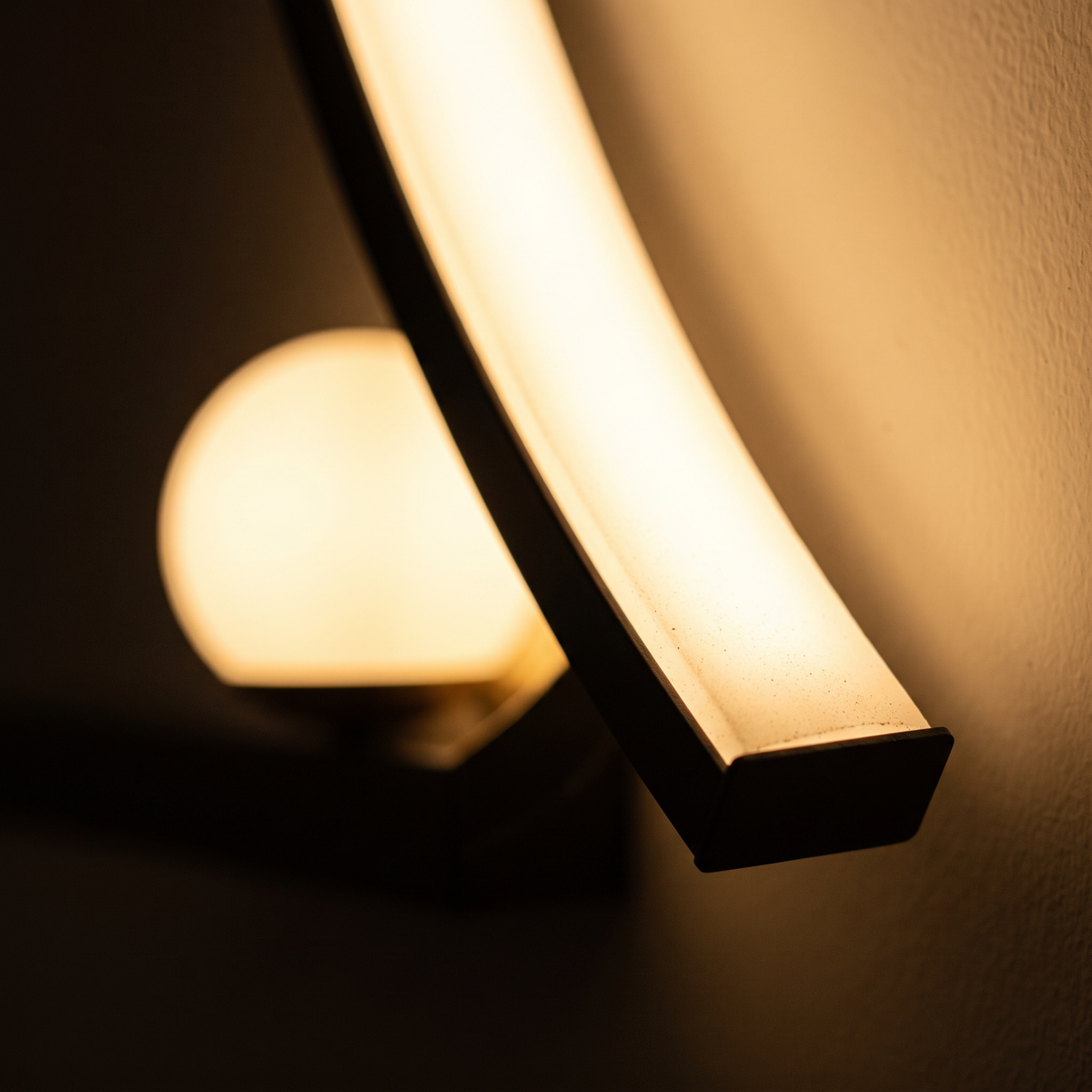 Close view of the diffuser and glass globe on the crescent lamp